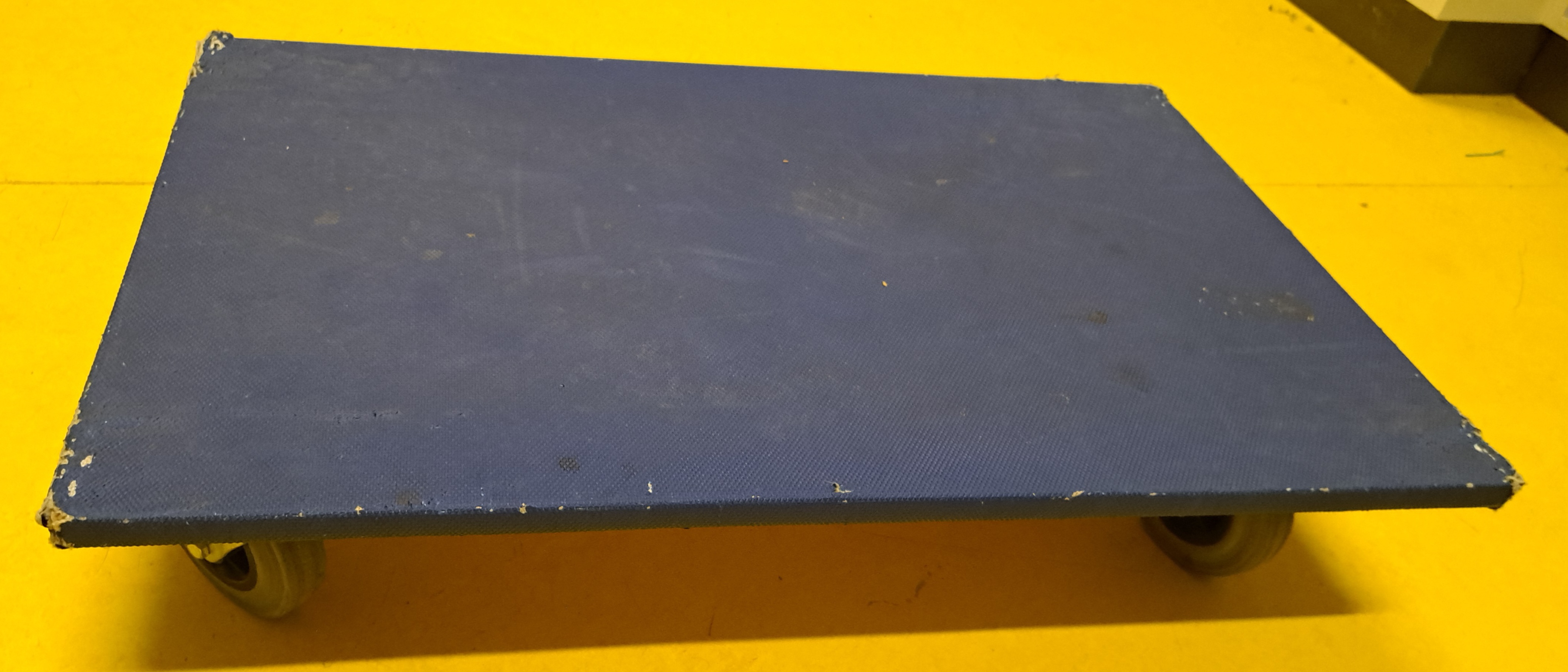 Blaues Rollbrett